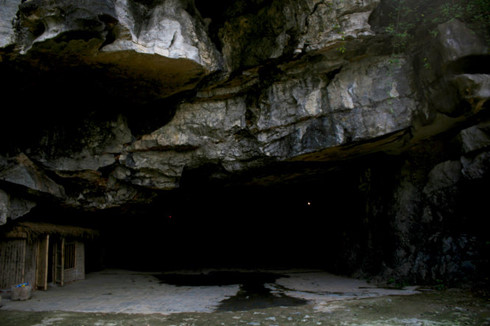 A cave in the area - Tour from Hanoi to Ninh Binh