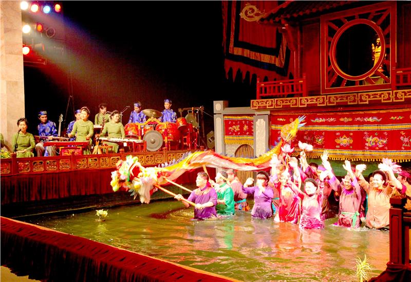 water-puppet-show-72-hours-in-hanoi