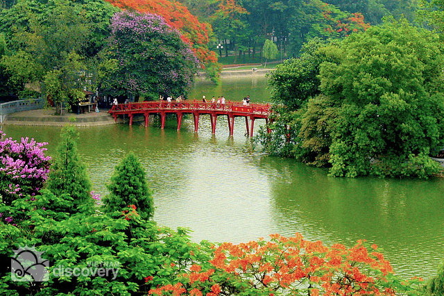 Hoan Kiem Lake in summer - Hanoi walk tour