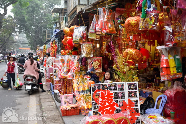 Colorful Hang Ma Street - Hanoi walking tour 249