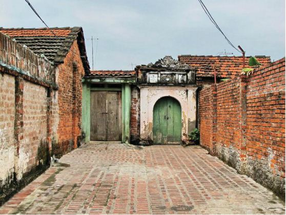 Ancient house at Duong Lam - Day trip from Hanoi to ancient village
