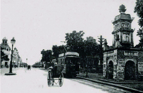 Rickshaws and trams at Dinh Tien Hoang Street 100 years ago - Travel to Hanoi