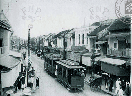 Trams traveling through Hang Dao street Hanoi 100 years ago - Travel to Hanoi