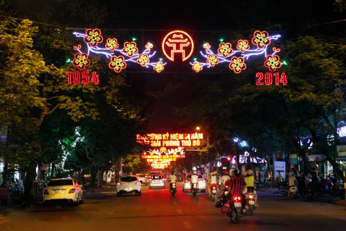 EH-Prerparing-for-60th-liberation-day-Hanoi-city-tour-12