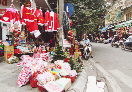 EH-Hanoi-prepares-for-Christmas-2014-15