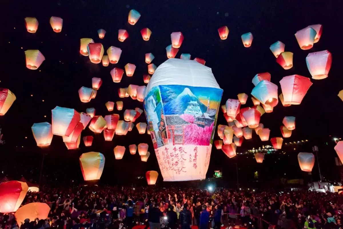 Witness the Magic of Sky Lanterns in Shifen