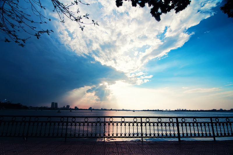Sunrise on the West Lake of Hanoi - Things to do in Hanoi