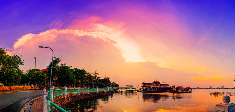 Sunset on the West Lake - Hanoi day tours