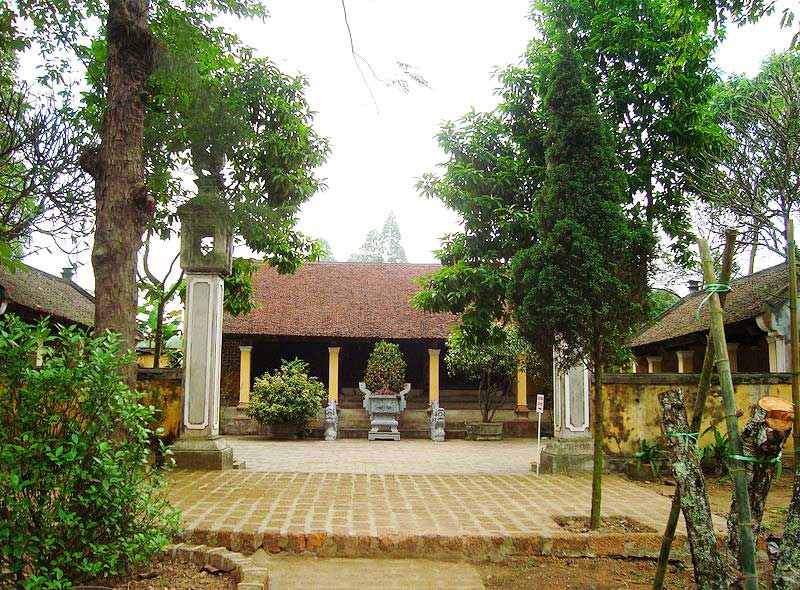Tomb of King Ngo Quyen - Day trip from Hanoi