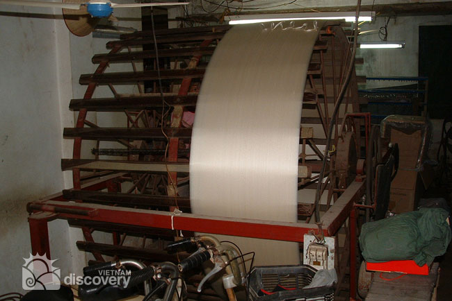 Loom to weave silk in Van Phuc Village - Hanoi day trip