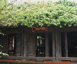 Van Van House in Bat Trang Village - Hanoi cycling day tour