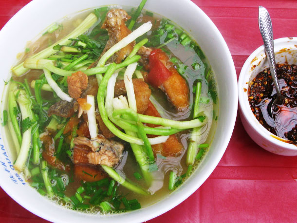 bun-ca-fish-noodle-soup-hanoi-best-street-food