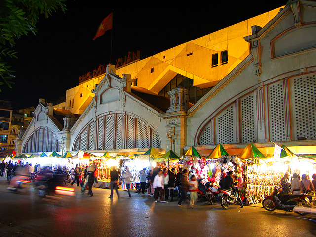 Dong Xuan night market - 24 hours in Hanoi city tour