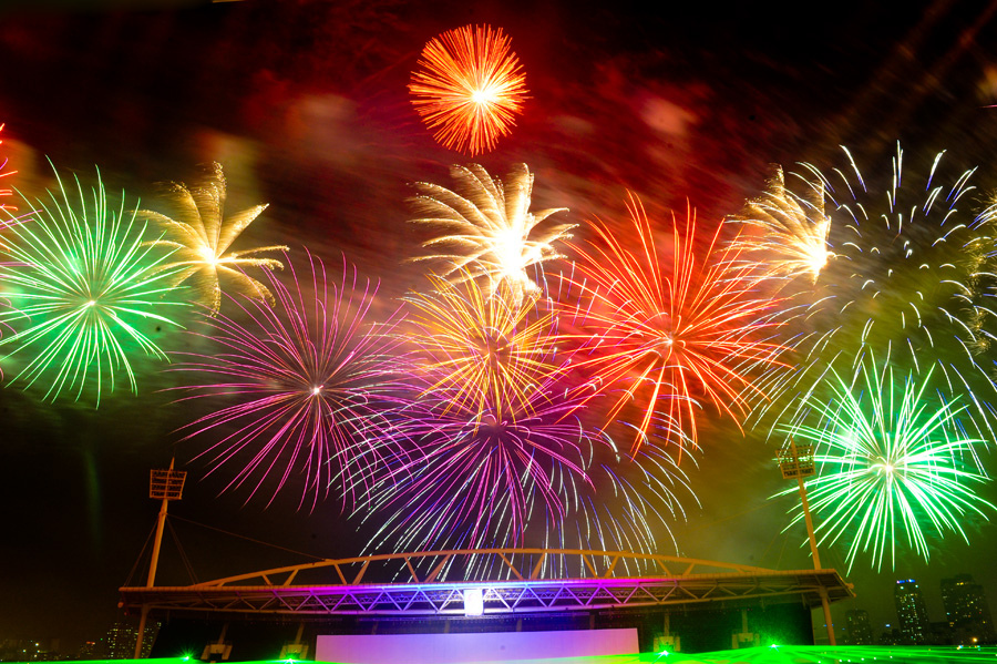 fireworks to mark the 2014 Lunar New Year in Hanoi - things to do in Hanoi