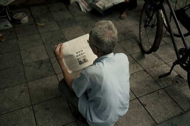 Reading newspaper in early morning - hobby of many Hanoians