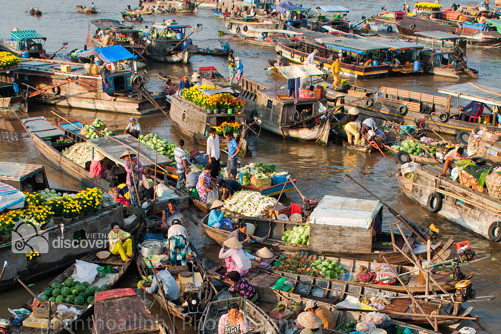 Unique floating market experience in Hanoi
